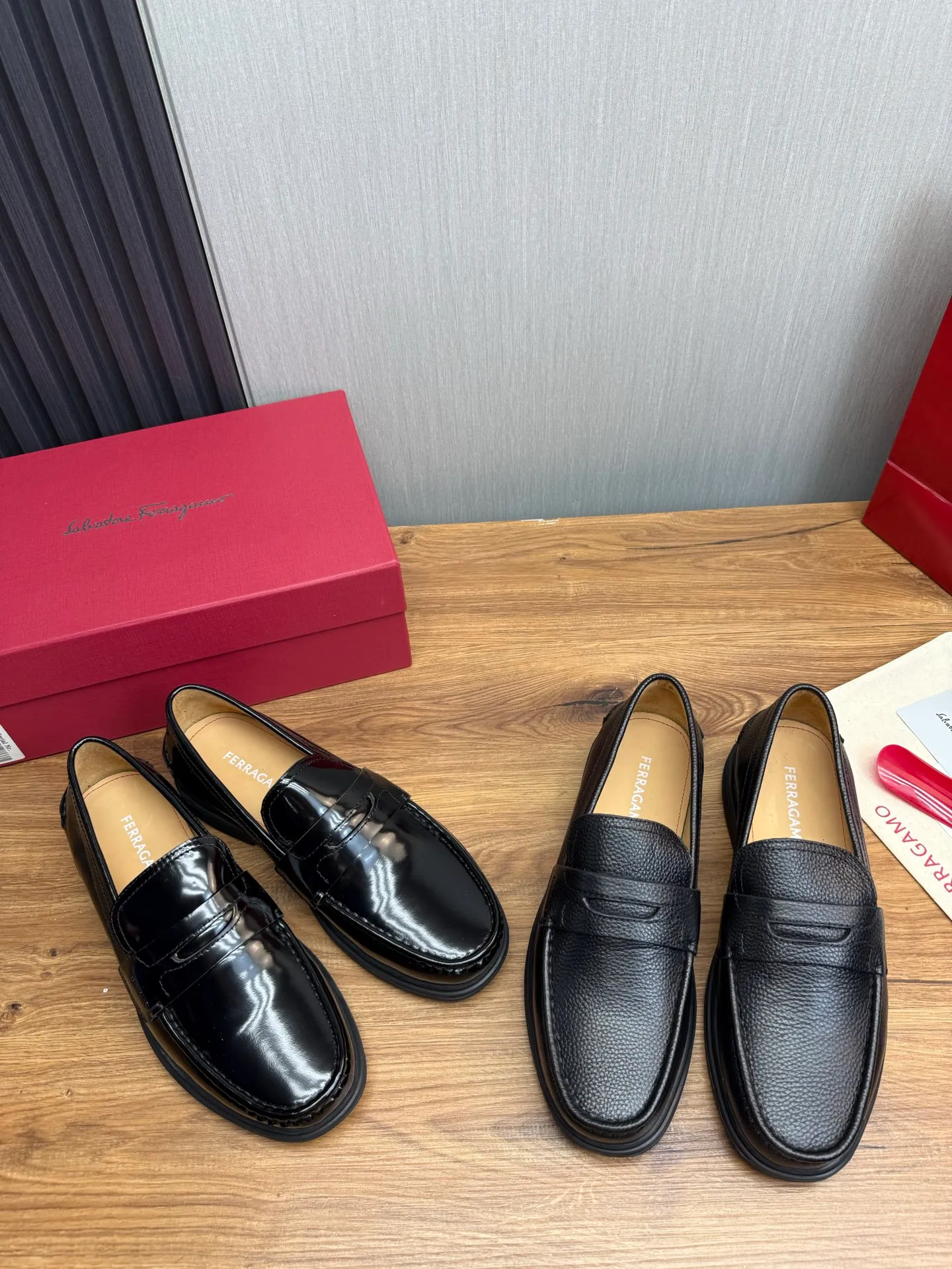 Men's shoes 💰800💰 Ferragamo. [Ferragamo] Men's Loaf leather shoes, the latest hot style, 1:1 original purchase quality, top quality, imported open-edge beaded cowhide leather on the upper, hand-made three-dimensional stitching highlights the round toe design, the inner feet are made of imported cowhide, with original wear-resistant rubber outsole, matching code 39-44, (38, 45 custom-made, non-refundable)